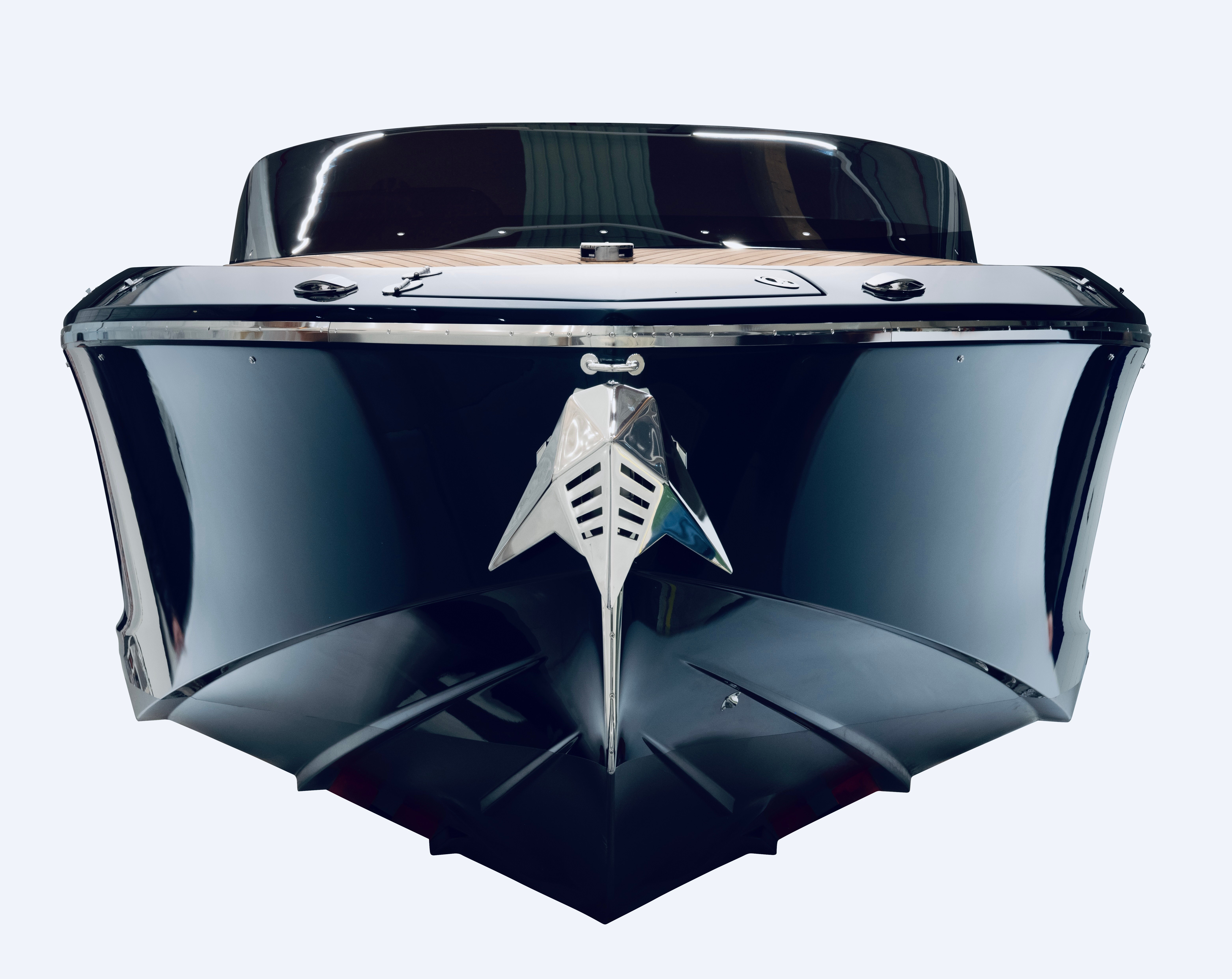 Frauscher x Porsche 790 Spectre dramatisch boegaanzicht zwart lak sculptuur design detail | Messink Yachting