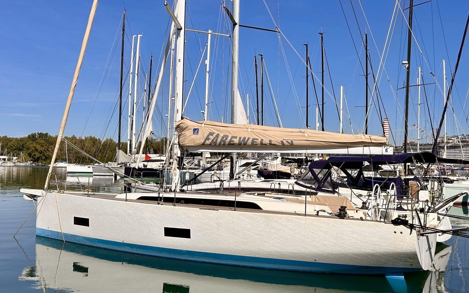 Solaris 44 Farewell zijaanzicht aan de steiger