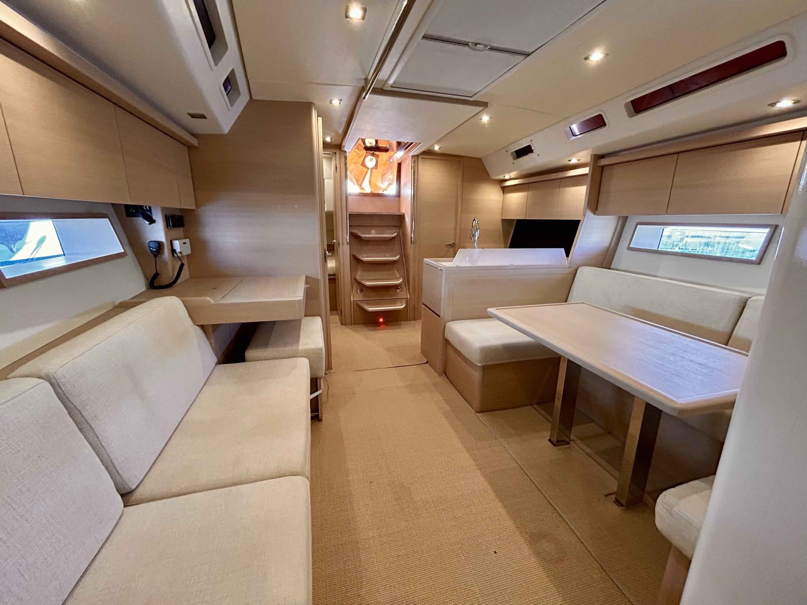 Salon van de Solaris 44 Farewell