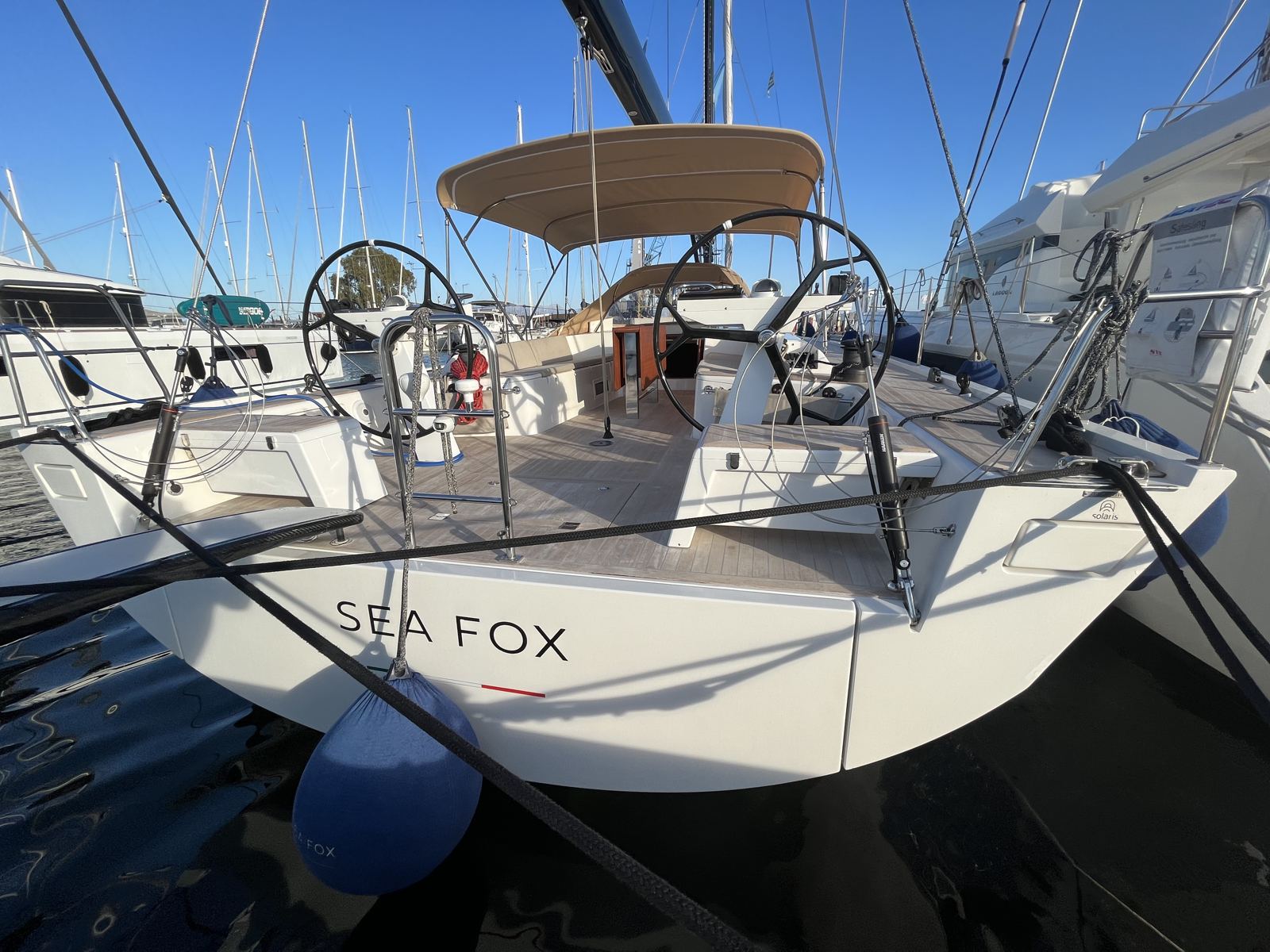 Solaris 50 Sea Fox, achteraanzicht met naam op de spiegel