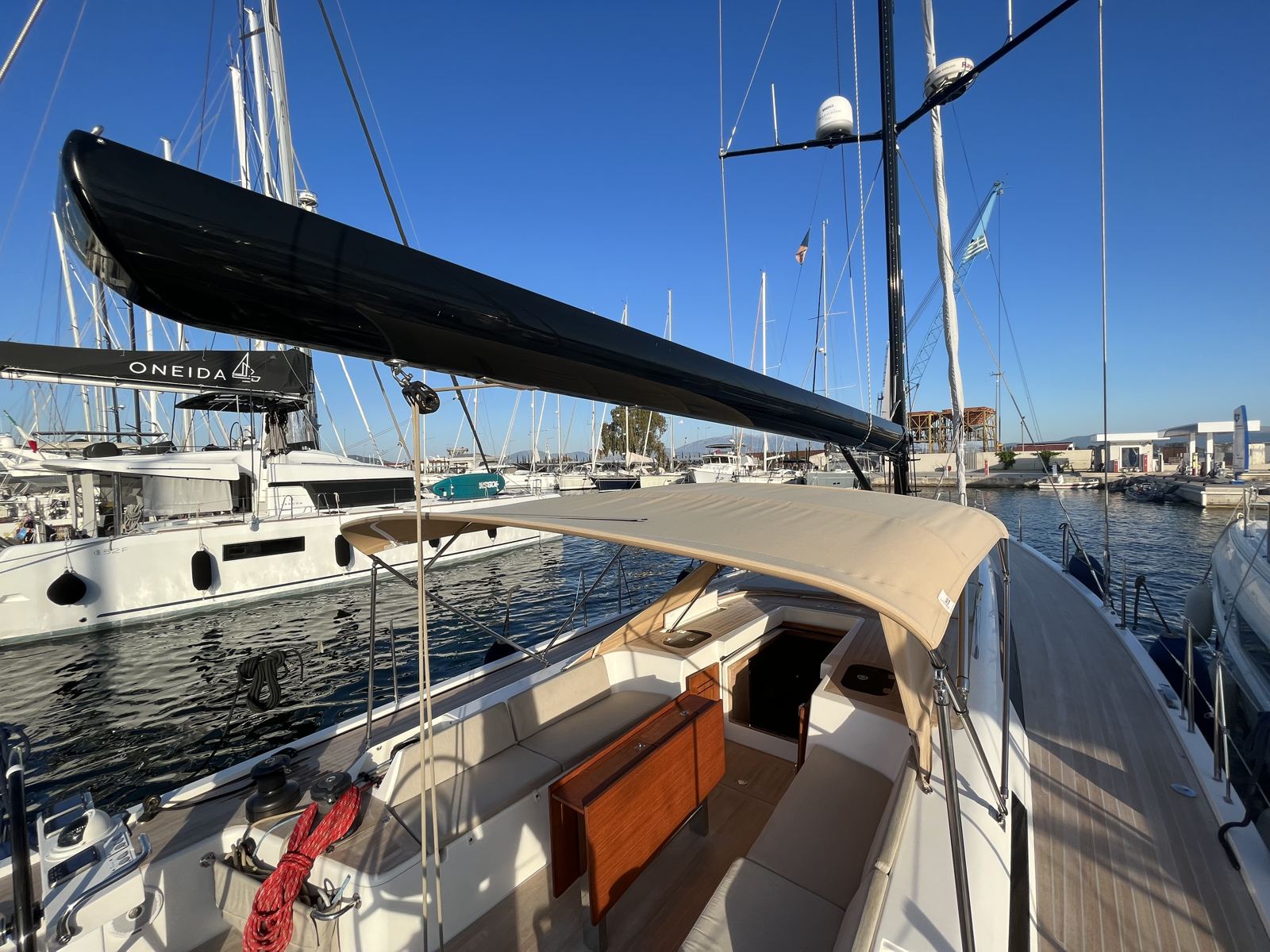 Kuip van de Solaris 50 Sea Fox met bimini