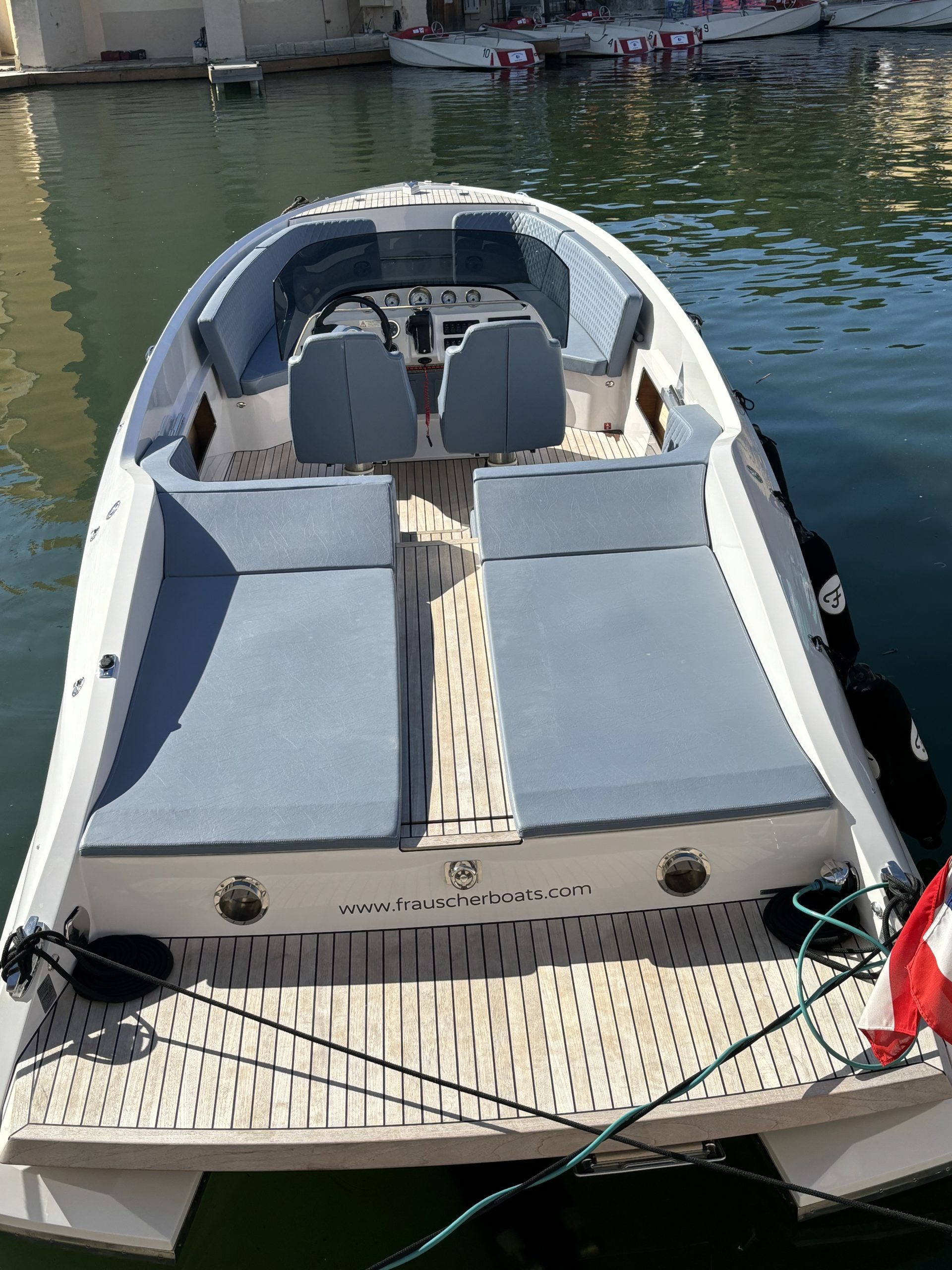 Frauscher 858 Fantom Air Demo te koop bij Messink Yachting